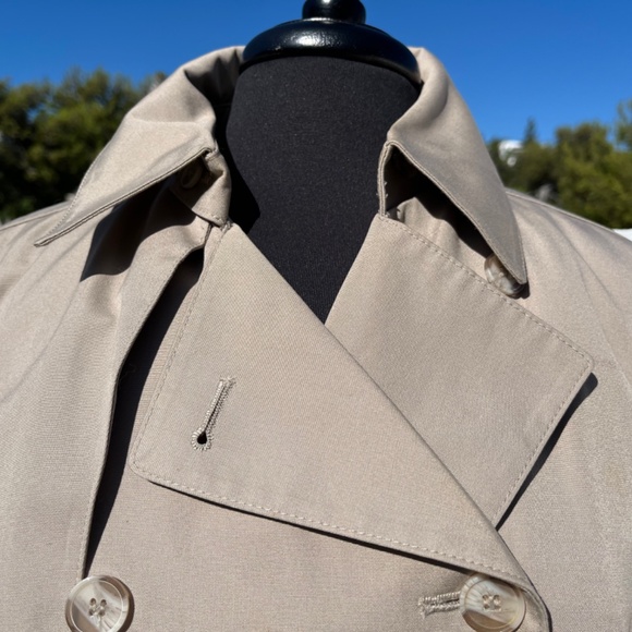 LONDON FOG Women's Trench Coat US 10 reg. Tan color Lined in plaid just in time! - Picture 7 of 10